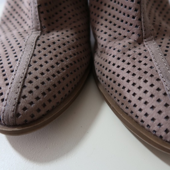 DOLCE VITA Tan Suede Eyelet Booties - Picture 5 of 7